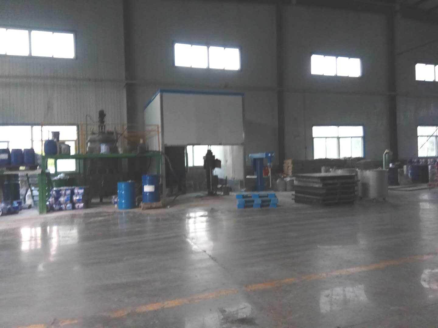 航建防水涂料生產(chǎn)車間